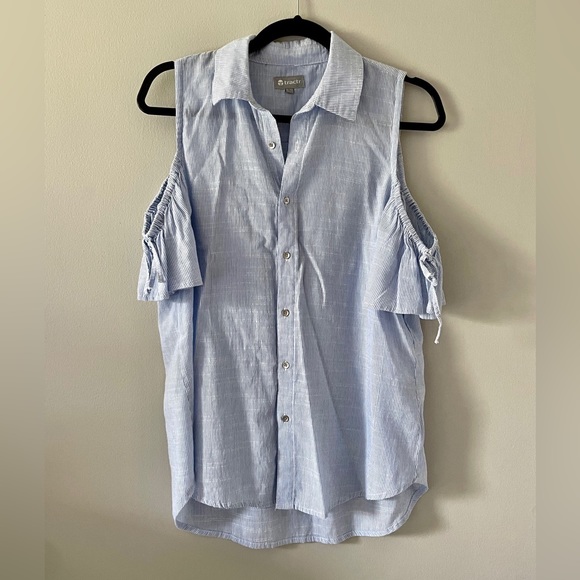 TRACTR | Cold Shoulder Button-Up Top - Picture 2 of 5